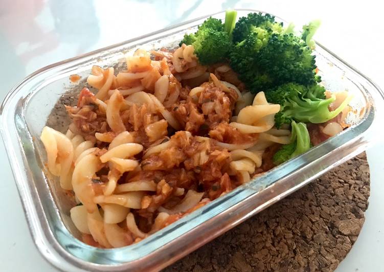Simple Way to Prepare Super Quick Homemade Chilli Tuna Pasta with Broccoli