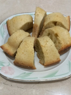 A picture of Diet Vanilla T cake, without oven.