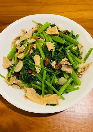 菠菜炒豆皮 的食譜成品照片