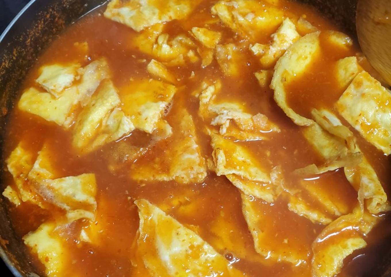 Huevos en caldillo