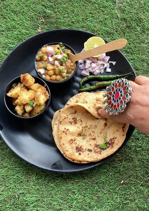 होममेड मटर कुलचा(homemade matar kulcha recipe in hindi) रेसिपी मुख्य फोटो