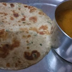 A picture of Methi ka paratha.