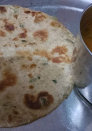 A picture of Methi ka paratha.
