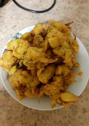 A picture of Potato and Onion fritters.#teamkitchenqueens.