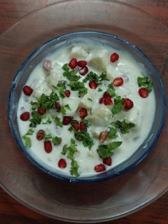 કાચા કેળા નું રાયતુ (Raw Banana Raita Recipe In Gujarati) રેસીપી મુખ્ય ફોટો
