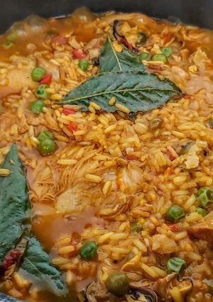 Una foto de ARROZ🥘PAELLA...!😋