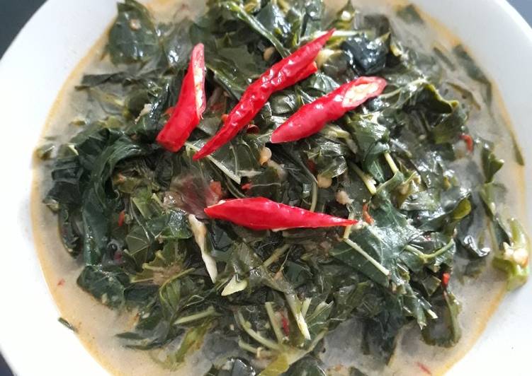 Sayur daun singkong santen