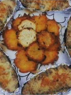Una foto de Berenjenas rellenas con crujiente de queso