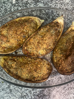 Una foto de Berenjenas rellenas 🍆🍆