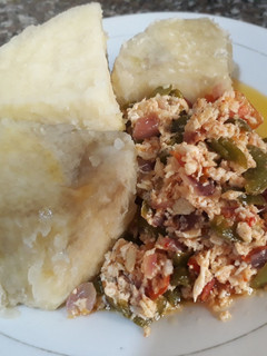 A picture of Boiled yam with egg sauce.