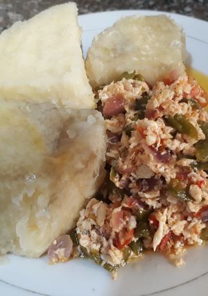 A picture of Boiled yam with egg sauce.