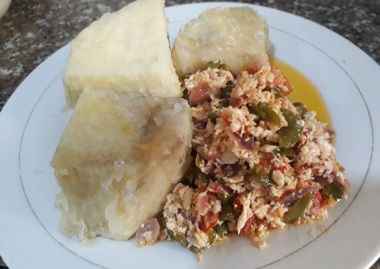 Steps to Prepare Speedy Boiled yam with egg sauce