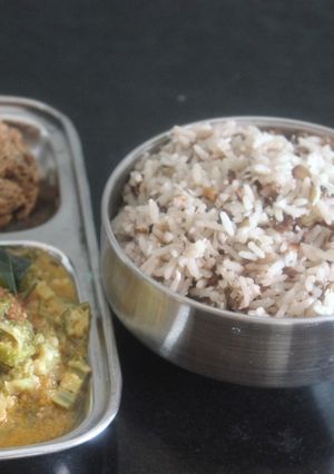 உளுத்தம்பருப்பு சாதம், எள்ளு துவையல் செய்முறை முக்கிய புகைப்படம்