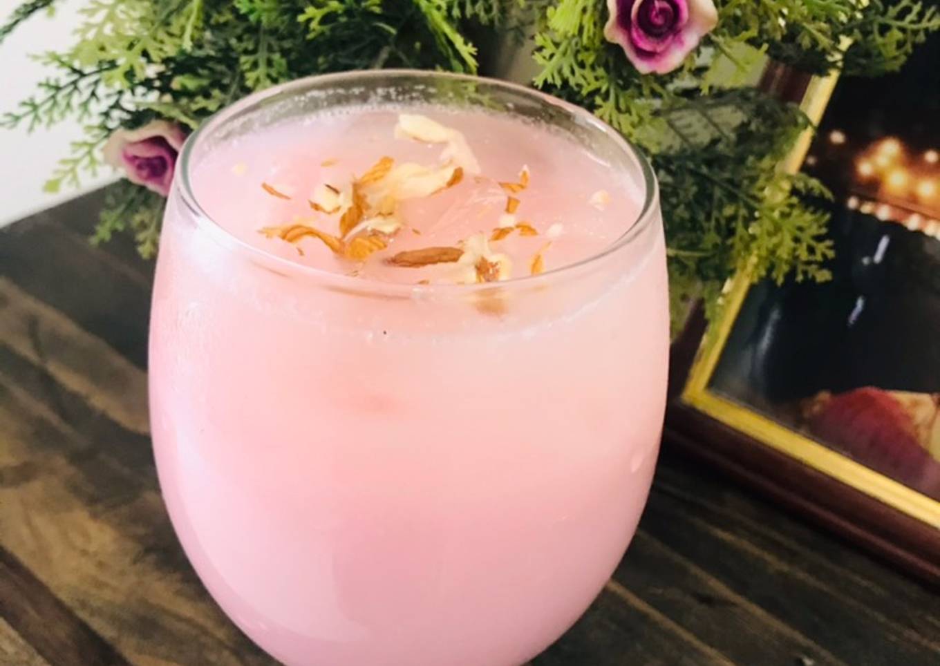 Roohafza Milkshake