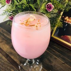 A picture of Roohafza Milkshake.