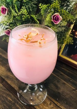 A picture of Roohafza Milkshake.