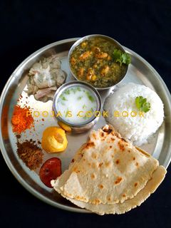अंबाडा भाजी भाकरी (ambada bhaji bhakhri recipe in marathi) रेसिपी चे मुख्य फोटो