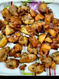 कुट्टू के आटे की पकौड़ी रेसिपी मुख्य फोटो