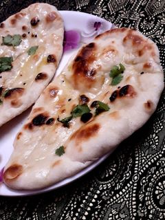 বাটার নান (Butter naan recipe in Bengali) রেসিপির প্রধান ছবি