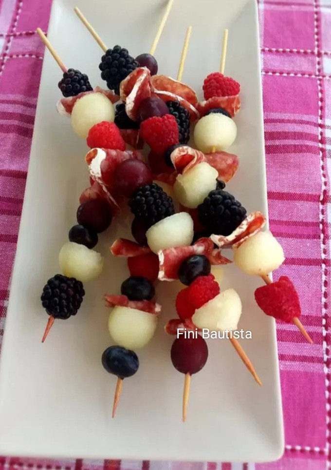 Una foto de Brochetas de fruta con espetec