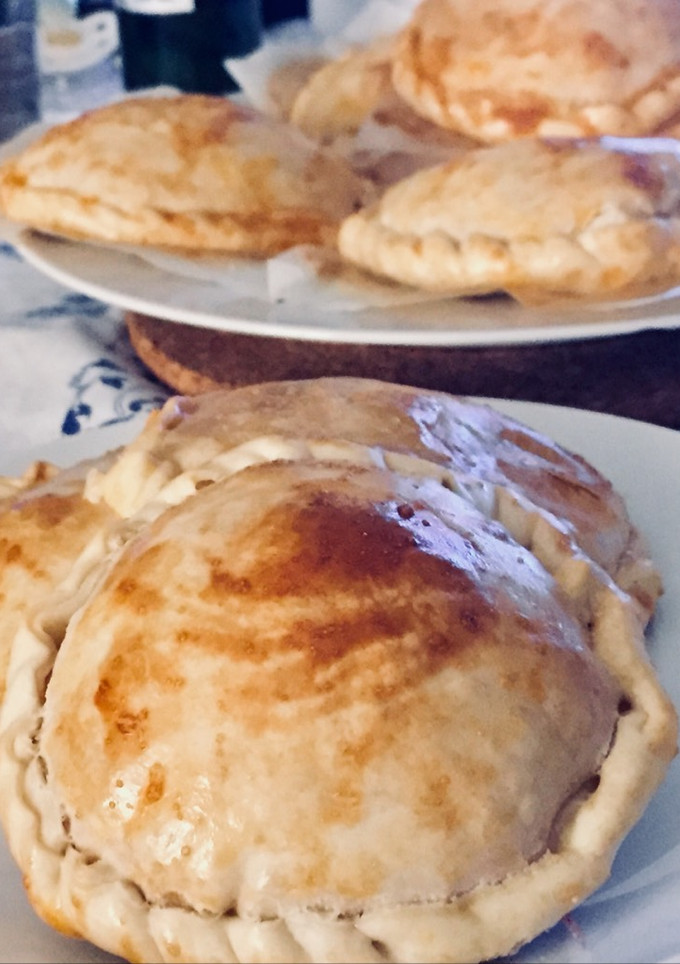 Una foto de Empanadillas de caballa, huevo y tomate