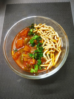 સેવ ટામેટા નું શાક (Sev Tameta Shak Recipe In Gujarati) રેસીપી મુખ્ય ફોટો