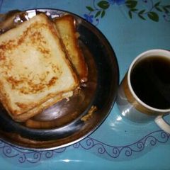 A picture of Toast bread with egg.