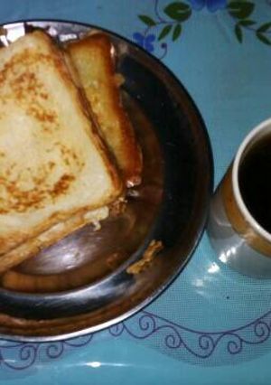 A picture of Toast bread with egg.
