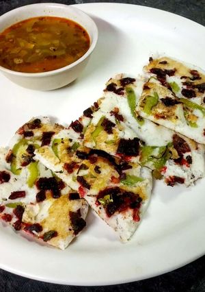 A picture of Beetroot uttapam.