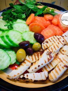 صورة لوصفة جبن حلوم مشوي وسلطة