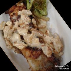 A picture of Whosayna’s Crispy Chicken topped with Creamy Mushroom Sauce and Brocolli Stirfried.