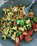 Scrambled tofu con verduras salteadas a la cúrcuma