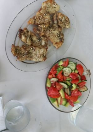 Una foto de Contramuslos de Pollo Deshuesado sin Piel a las Finas Hierbas Airfryer