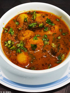 दम आलू (dum aloo recipe in Hindi) रेसिपी मुख्य फोटो