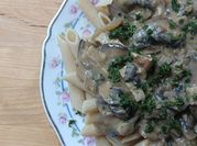 Une photo de tofu champignon