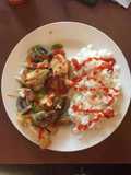 Tilapia con champiñones y pimientos