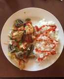 Tilapia con champiñones y pimientos