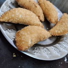 A picture of Gujiya.