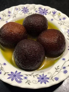 गुलाब जामुन (Gulab Jamun) रेसिपी मुख्य फोटो