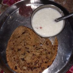 A picture of Aloo pyaz ka paratha.