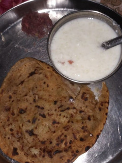 A picture of Aloo pyaz ka paratha.