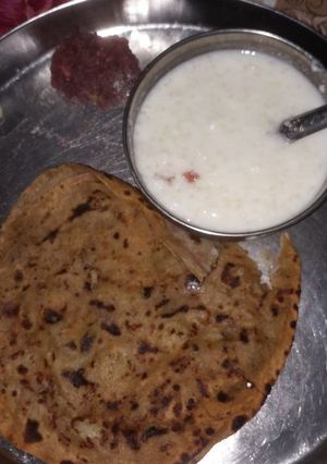 A picture of Aloo pyaz ka paratha.