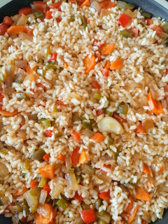 Una foto de Arroz con verduras y salsa de soja
