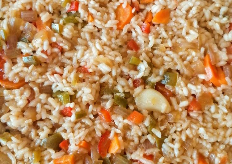 Arroz con verduras y salsa de soja