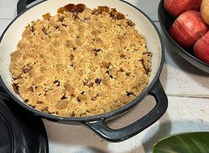 Foto de Crumble de Maçã com Framboesas