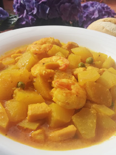 Una foto de Papas con langostinos y chocos 🦐🦑🥔