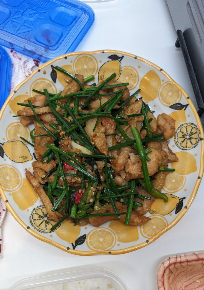 [便當菜] 韭菜花炒甜不辣 的食譜成品照片