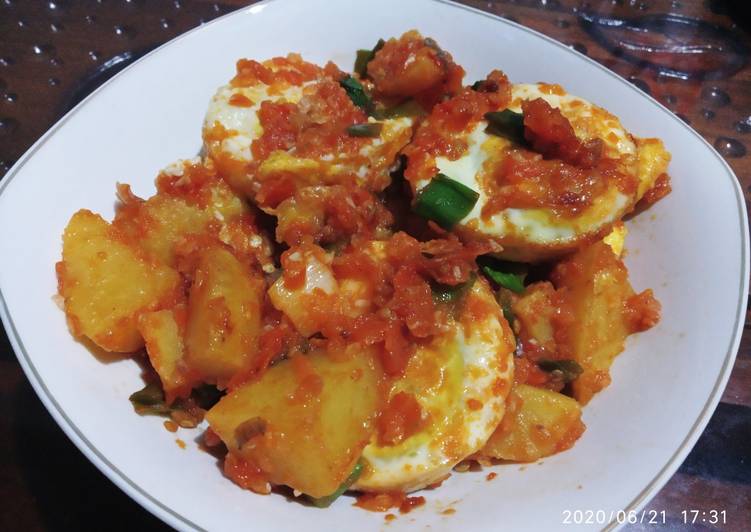 Telur dan Kentang Balado