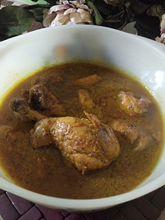 A picture of Black Pepper Chicken Curry.
