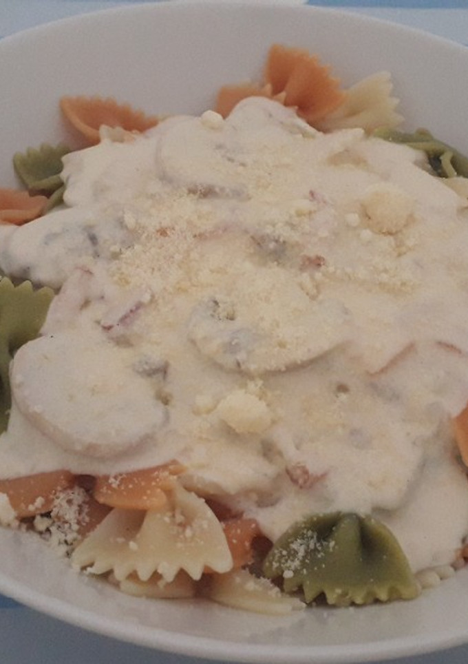 Una foto de Lacitos tres colores con salsa Alfredo a mi estilo 🇮🇹